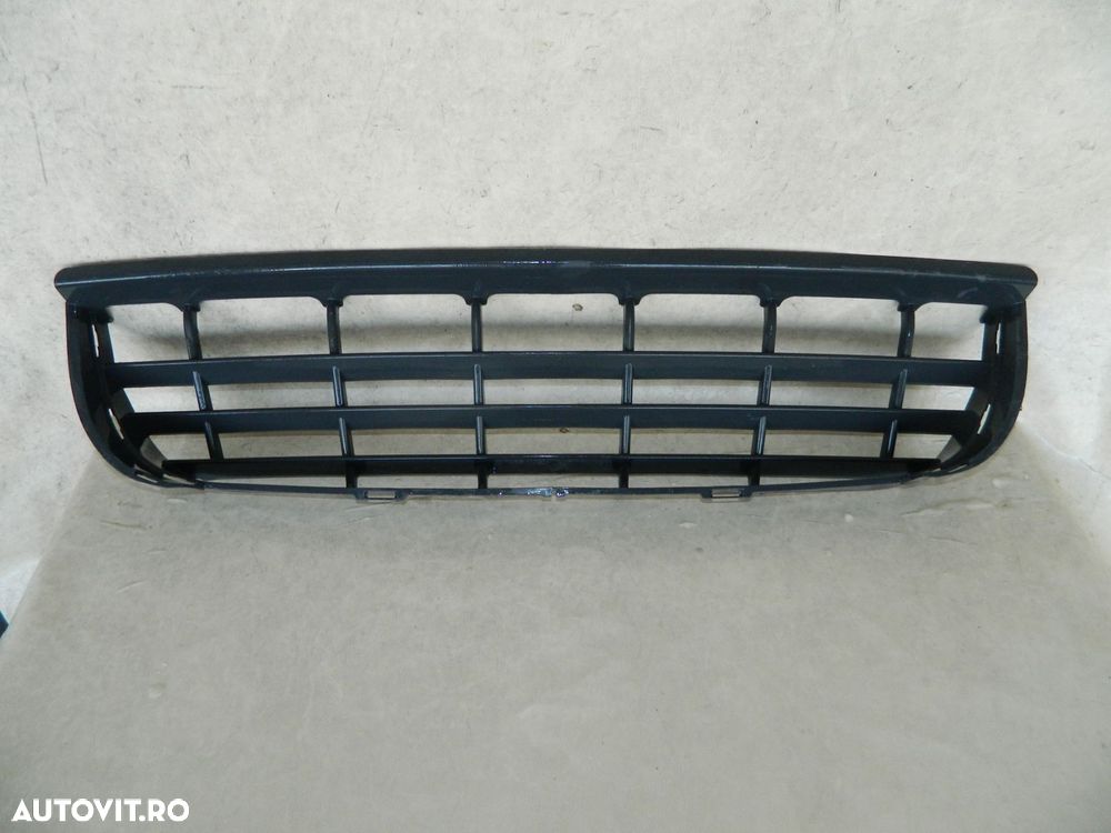 Grila intre proiectoare, VW Crafter  /  Mercedes Sprinter, 2007, 2008, 2009, 2010, 2011, 2012, 2013,  , 2E0807835A  /  9068850153 - 2