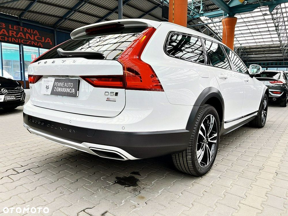 Volvo V90 Cross Country - 11