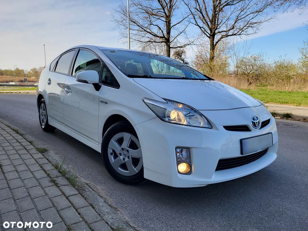 Toyota Prius (Hybrid) - 3