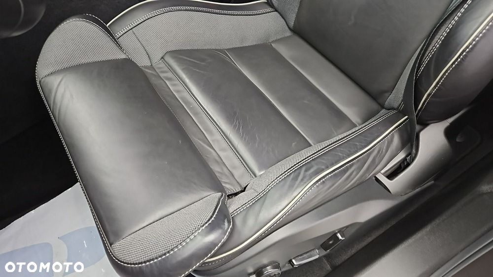 Volvo XC 60 B4 D AWD Plus Dark - 12