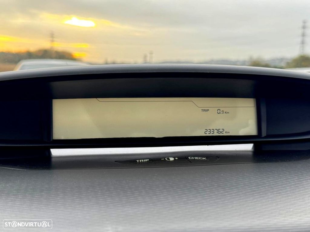 Citroën C4 1.6 HDi SX - 12