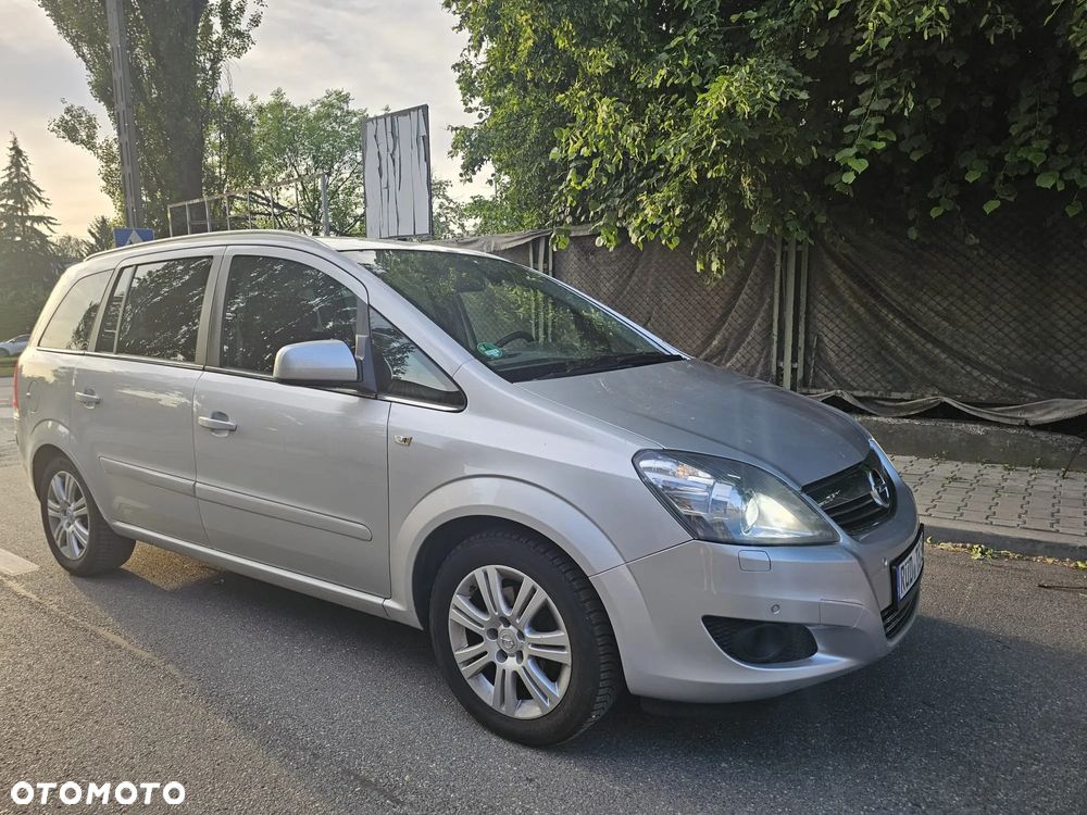 Opel Zafira 1.8 Cosmo - 1