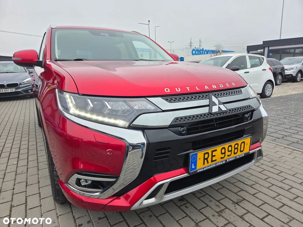 Mitsubishi Outlander - 2