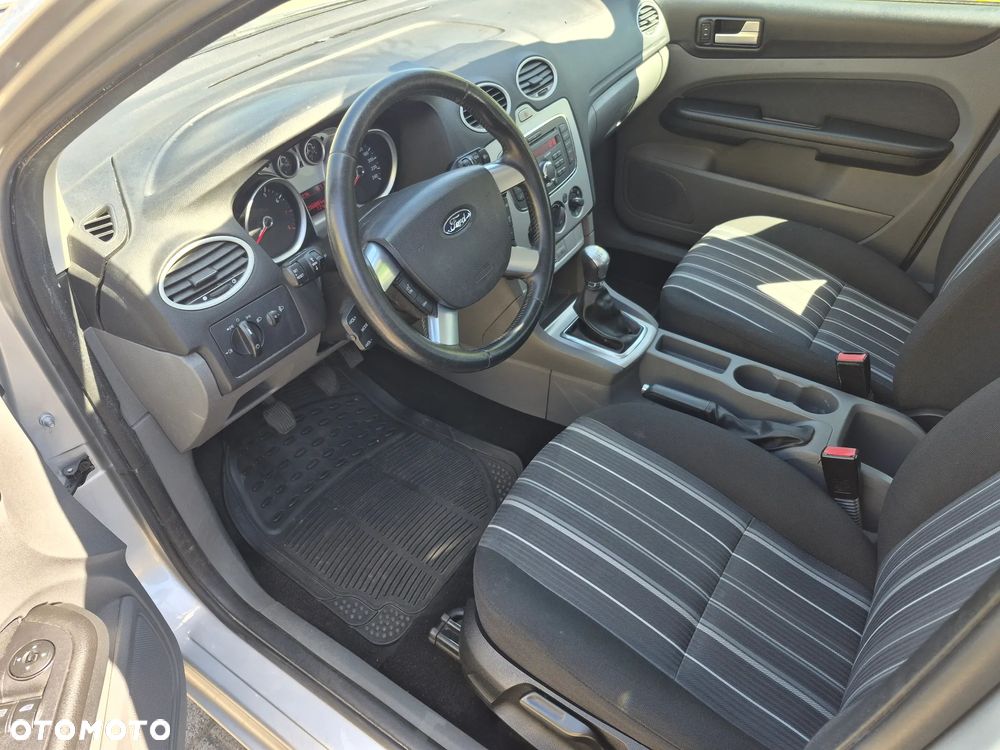 Ford Focus 1.6 16V Connection - 6