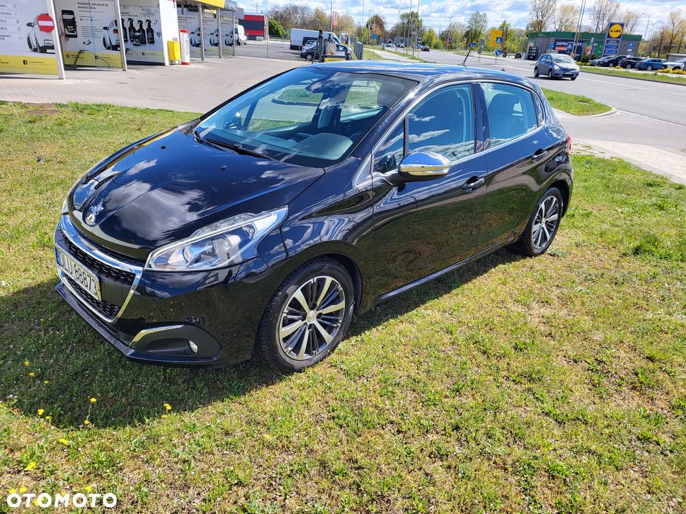 Peugeot 208 - 1