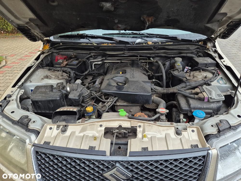 Suzuki Grand Vitara 2.0 Comfort + - 12