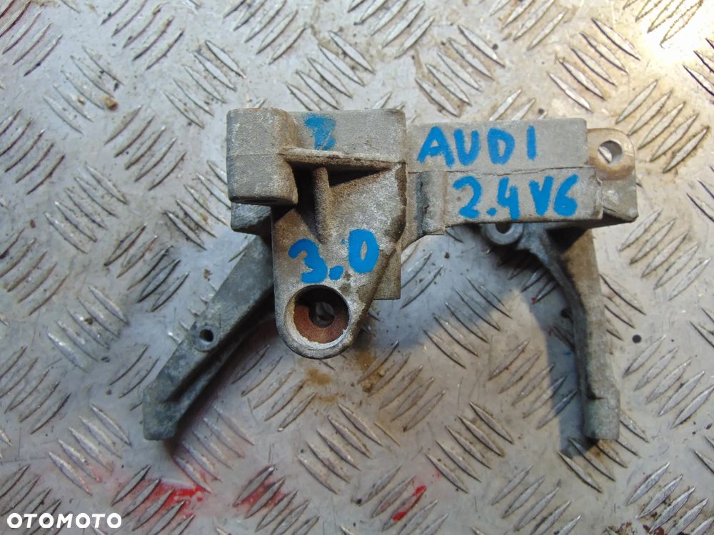 Łapa pompy wspomgania audi 2,4 v6 3,0