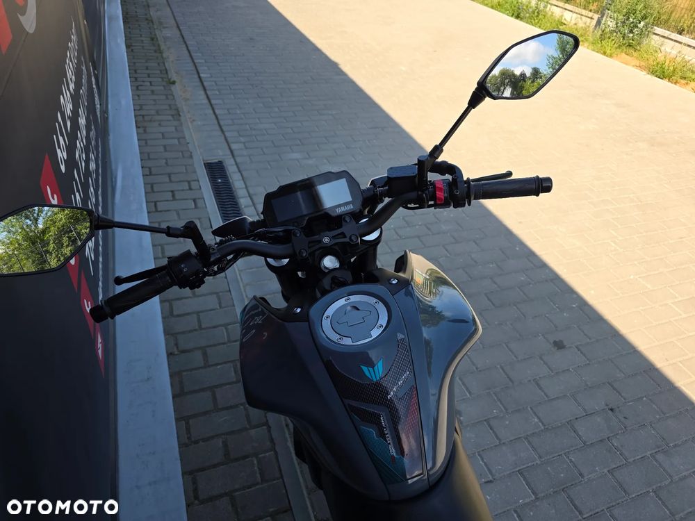 Yamaha MT - 28