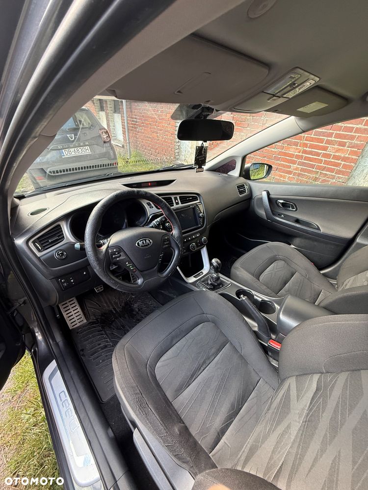 Kia Ceed 1.4 CVVT Fifa World Cup Edition - 9