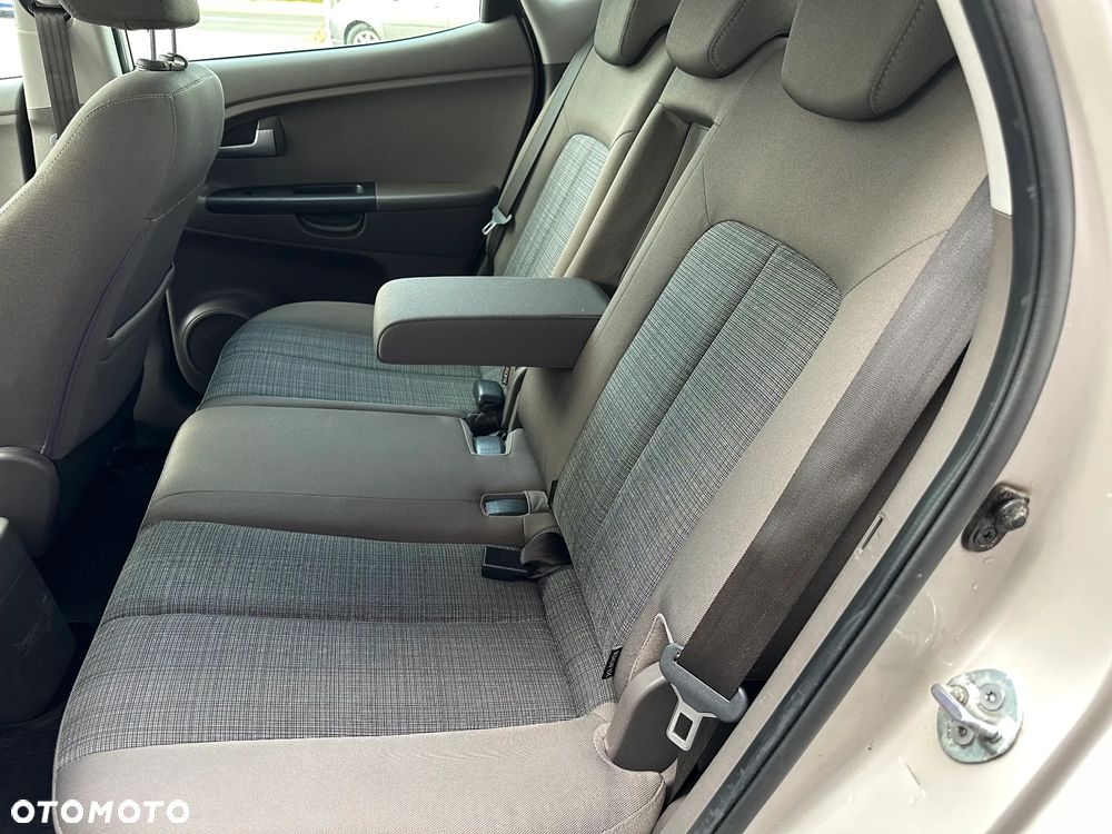 Kia Venga - 30