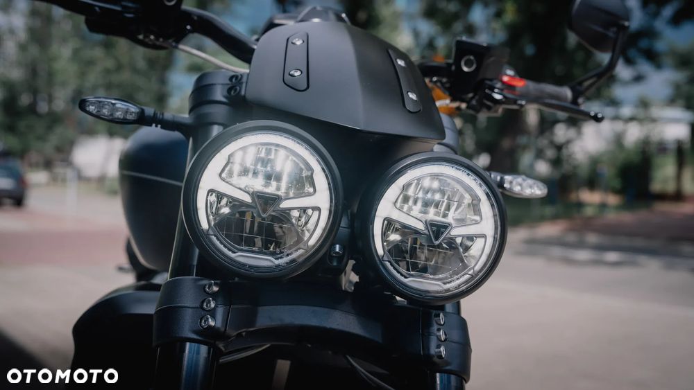 Triumph Rocket - 11