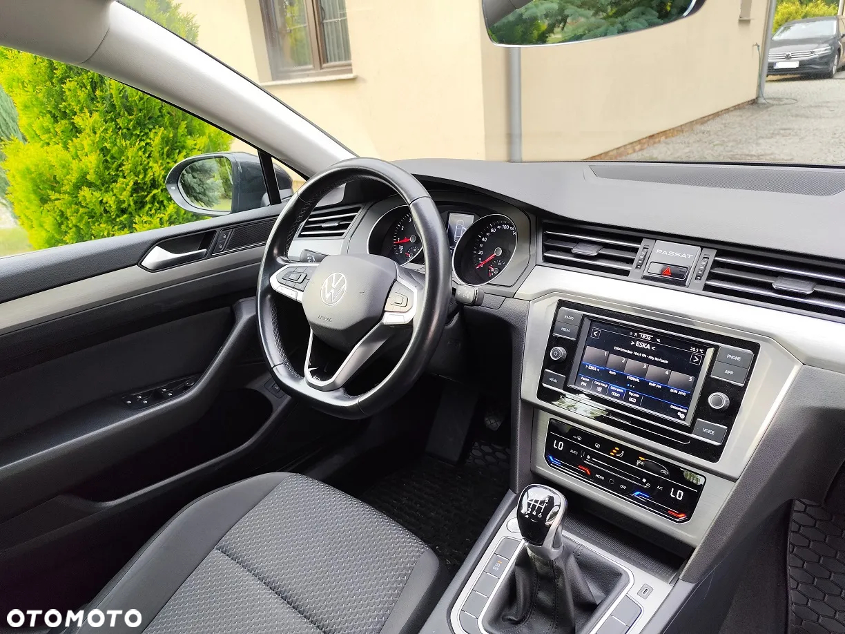 Volkswagen Passat - 16
