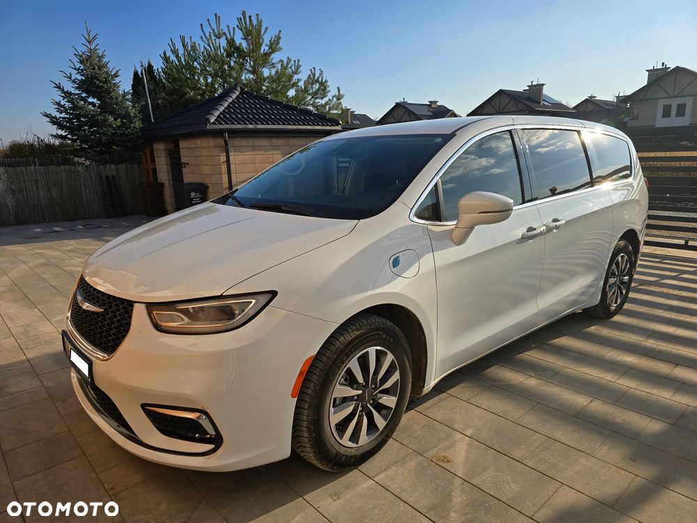 Chrysler Pacifica - 1