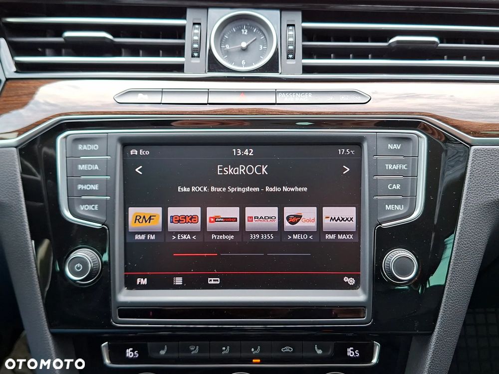 Volkswagen Passat 2.0 TDI (BlueMotion Technology) Highline - 32