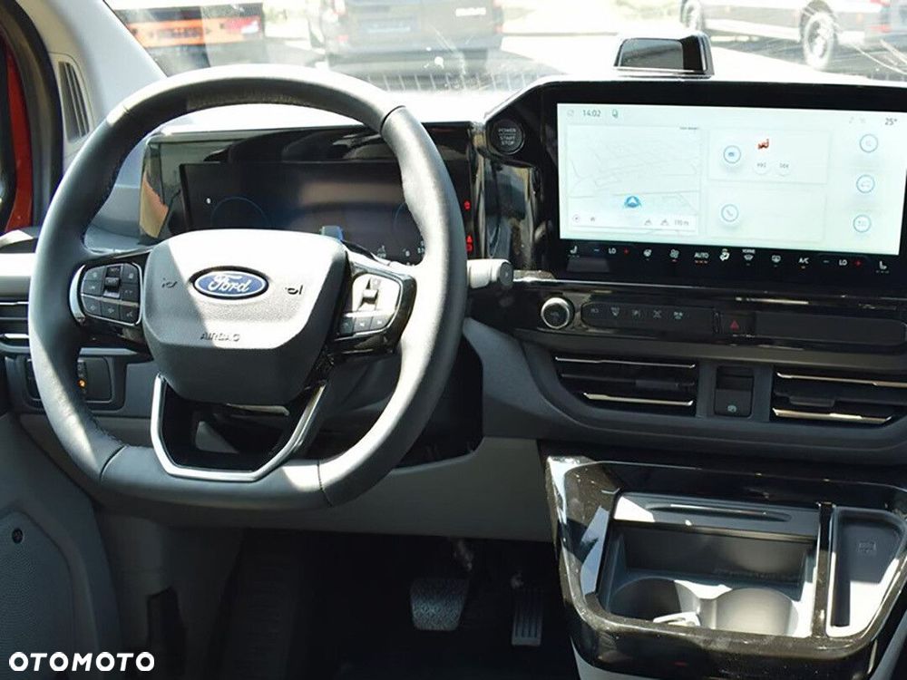 Ford Tourneo Custom - 12