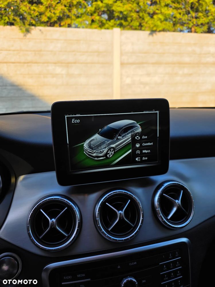 Mercedes-Benz CLA 180 7G-DCT AMG Line - 29