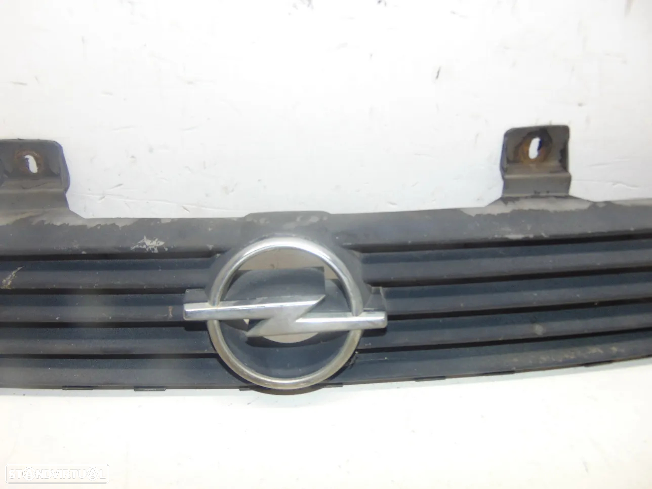 Opel Corsa B grelha - 3