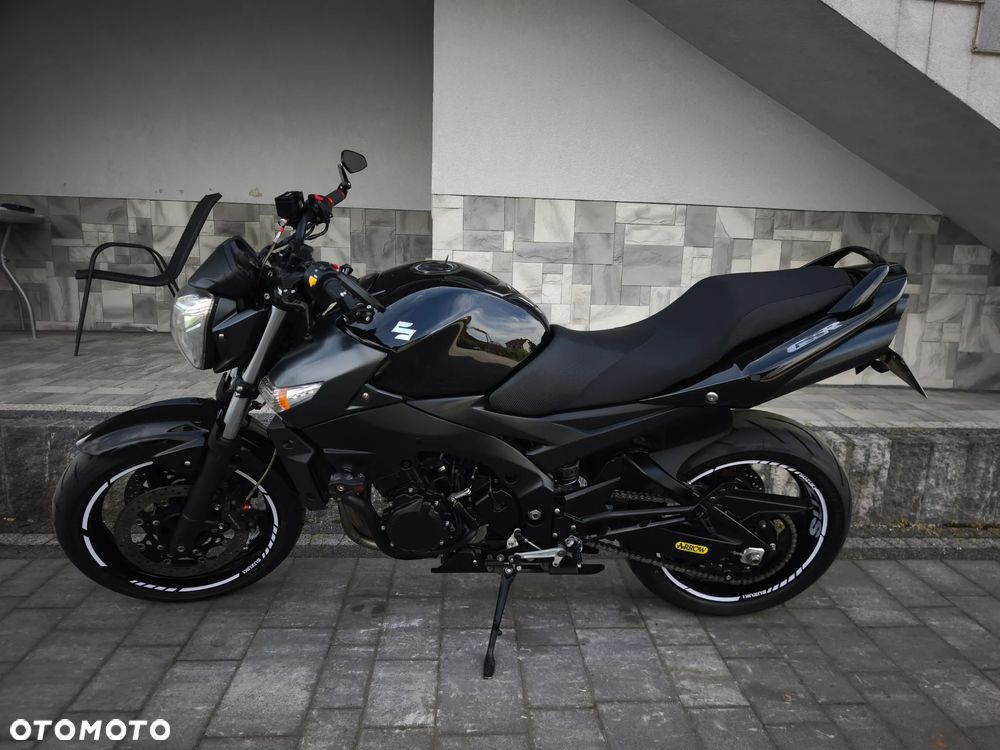 Suzuki GSR - 2
