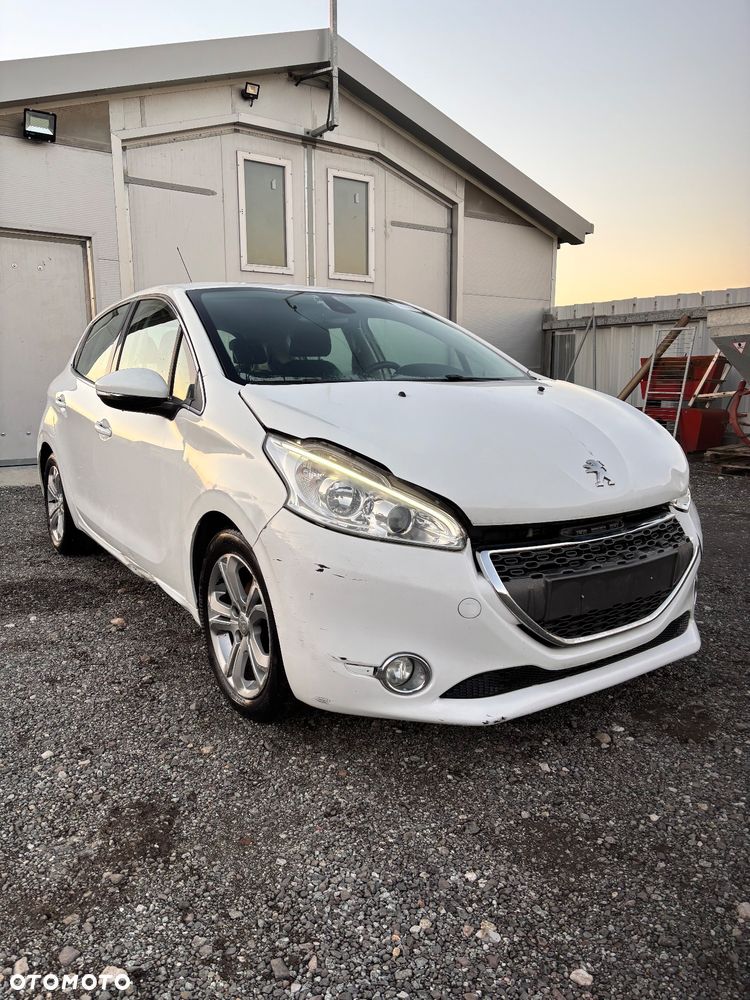 Peugeot 208 - 1