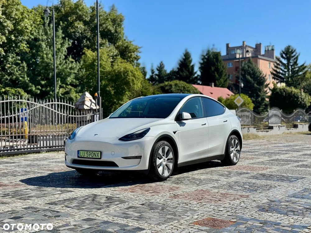 Tesla Model Y - 1