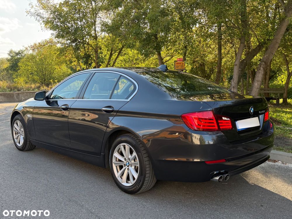 BMW Seria 5 528i xDrive Sport-Aut - 3