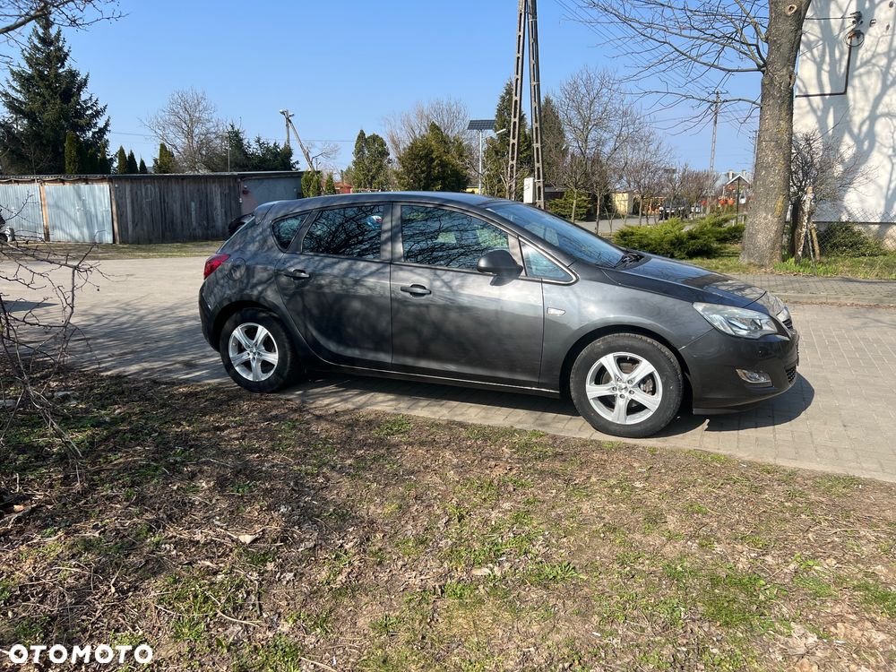Opel Astra 1.6 Design Edition - 4