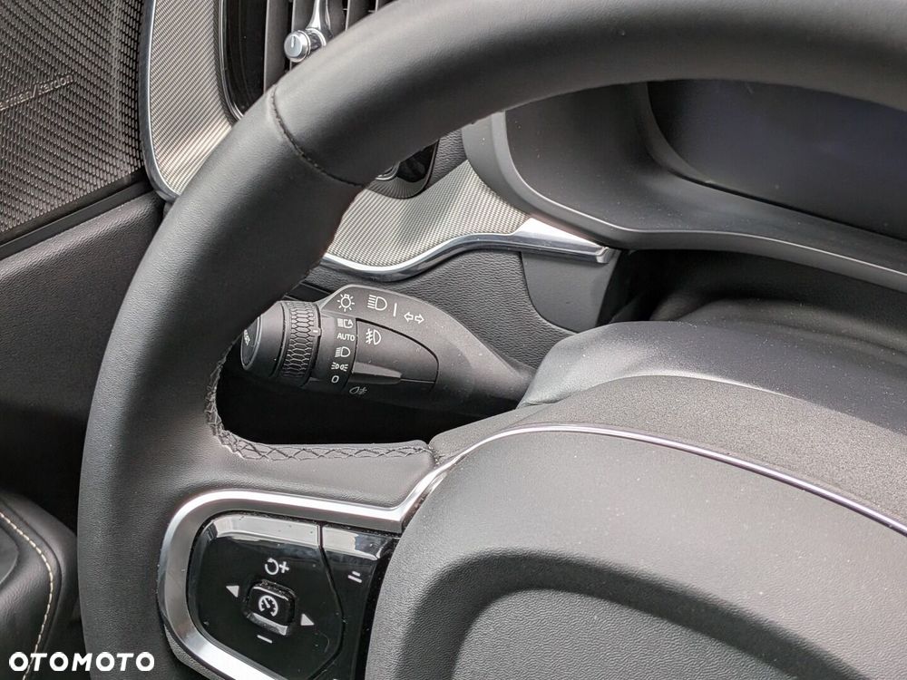 Volvo XC 60 B4 D AWD Ultimate Dark - 39