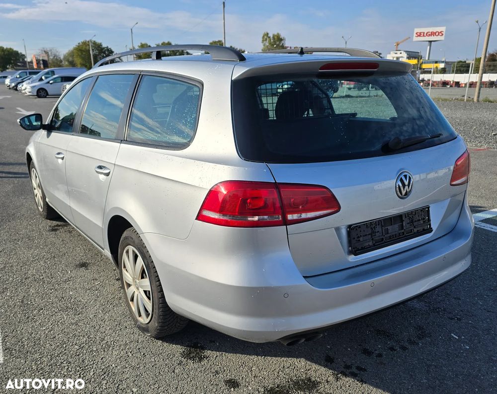 Volkswagen Passat Variant 2.0 TDI BlueMotion Technology DSG Trendline - 4