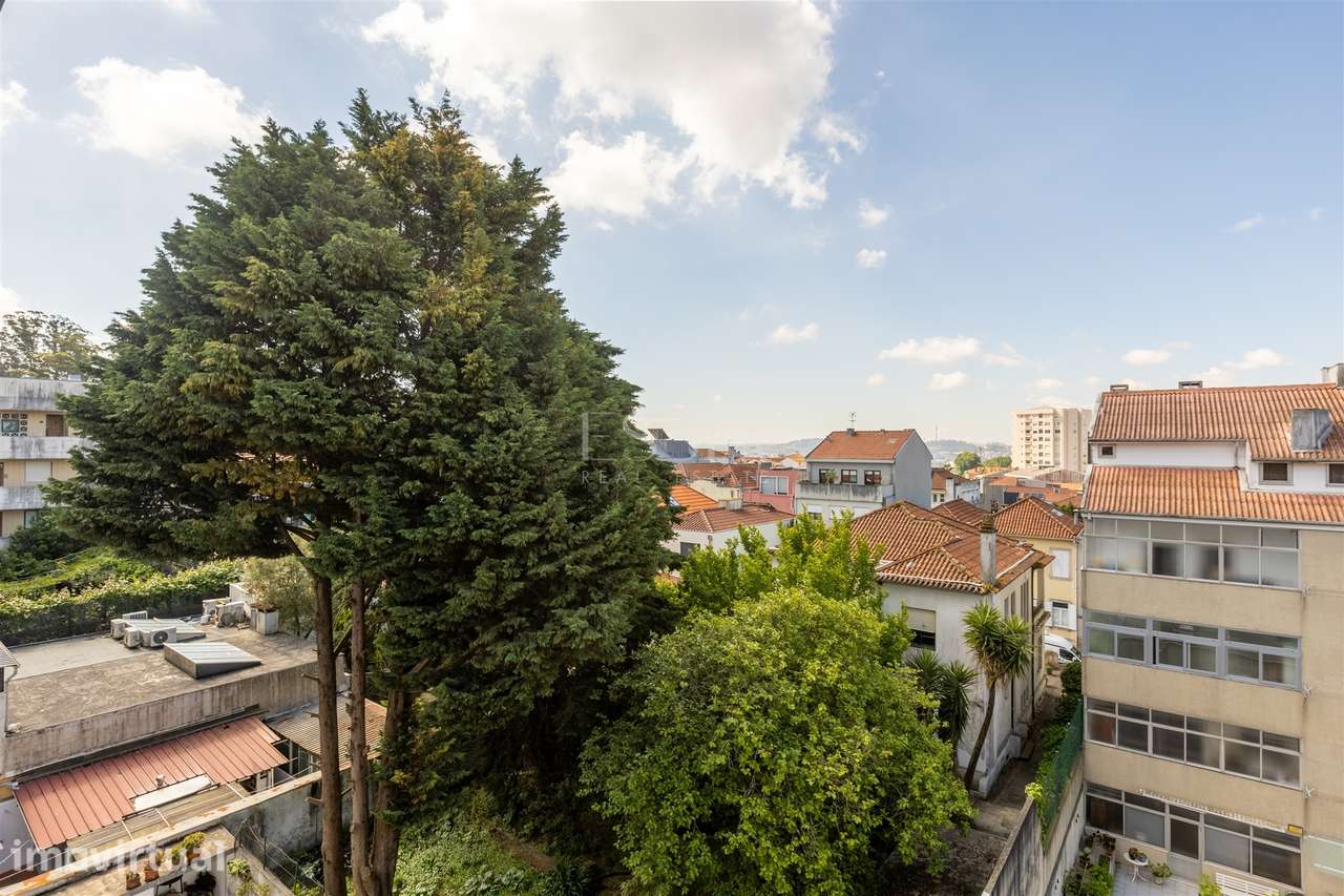 Apartamento T1 com Varanda junto à Praça Velasquez - Grande imagem: 5/24