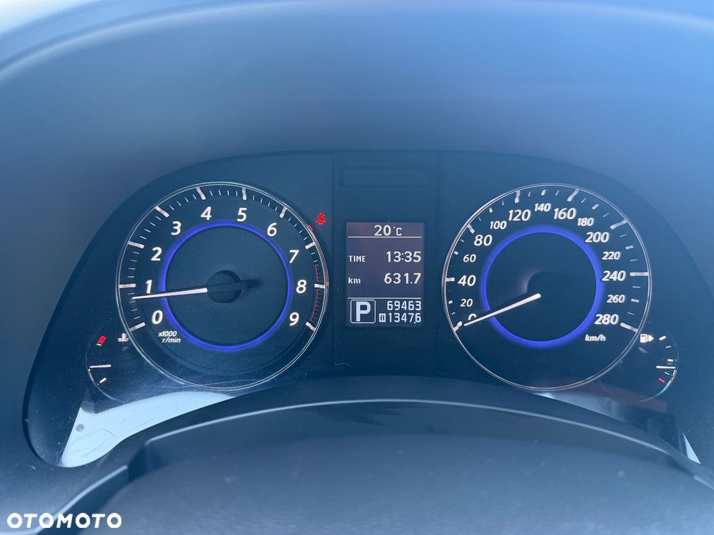 Infiniti Q70 - 8