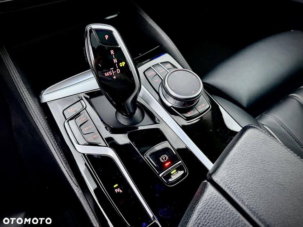 BMW Seria 5 530d xDrive mHEV Luxury Line - 32