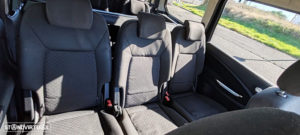 Ford Galaxy - 15