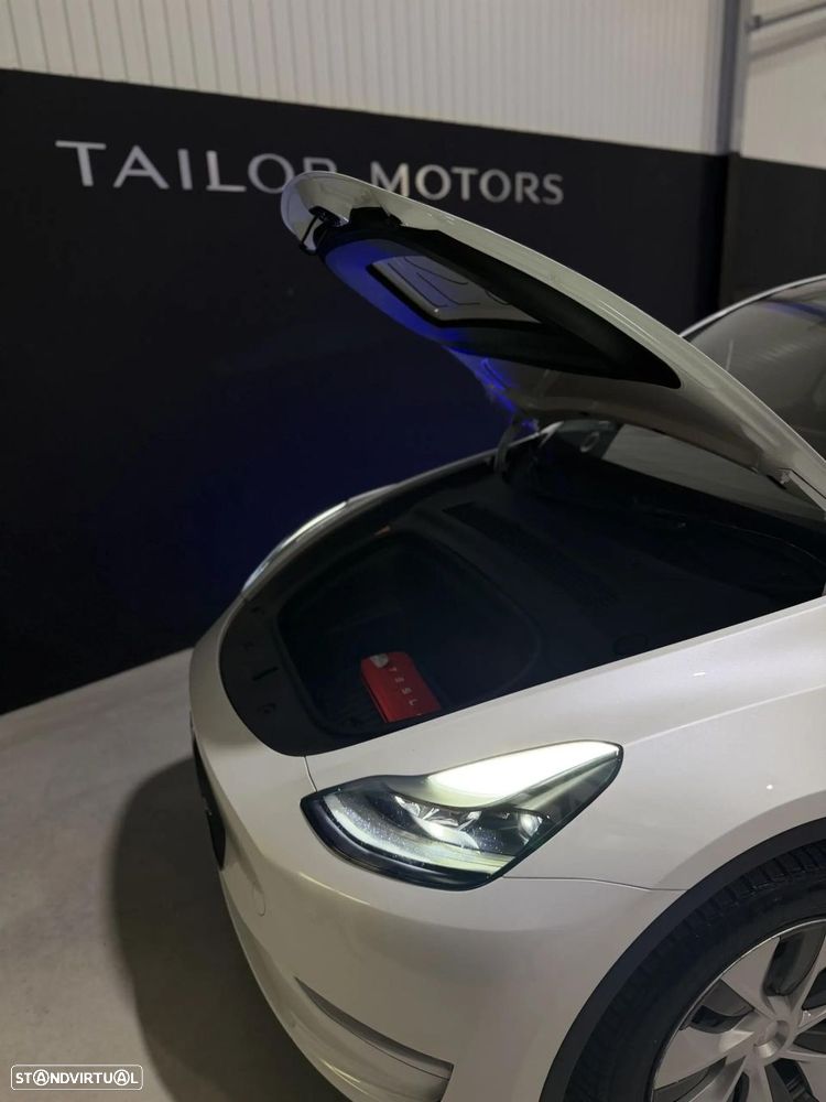 Tesla Model Y Long Range Dual Motor AWD - 29