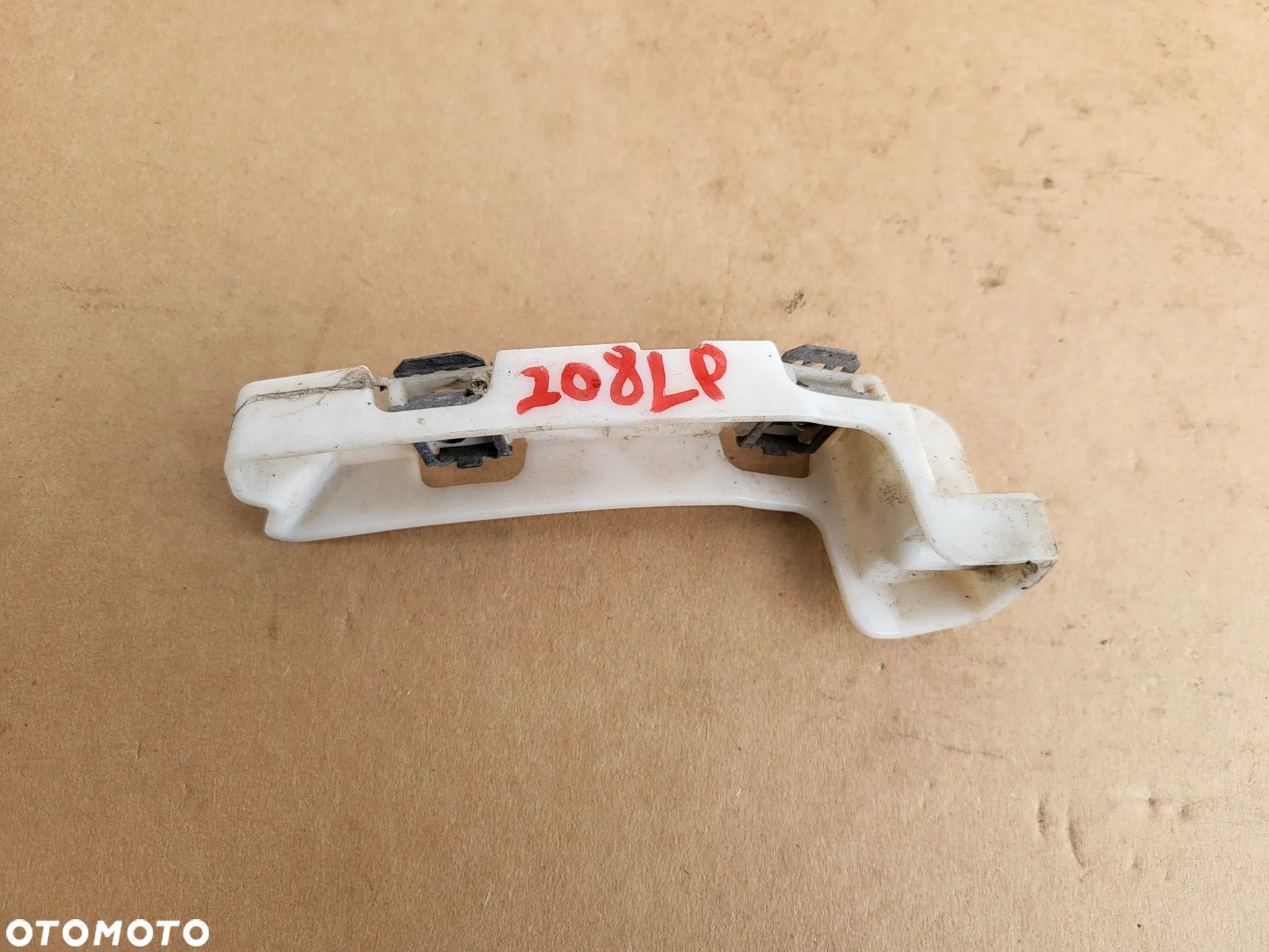 Ślizg zderzaka lewy przód Peugeot 208 - 1