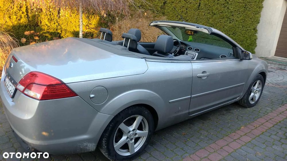 Ford Focus Coupe-Cabriolet 2.0 16V Titanium - 6