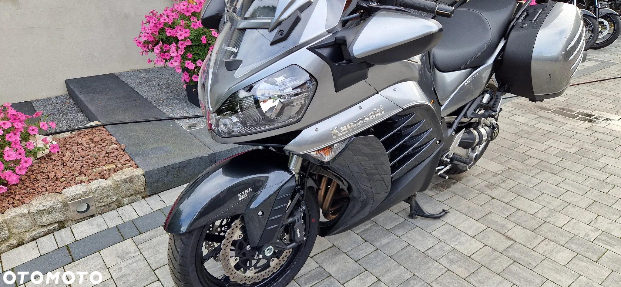Kawasaki GTR - 8