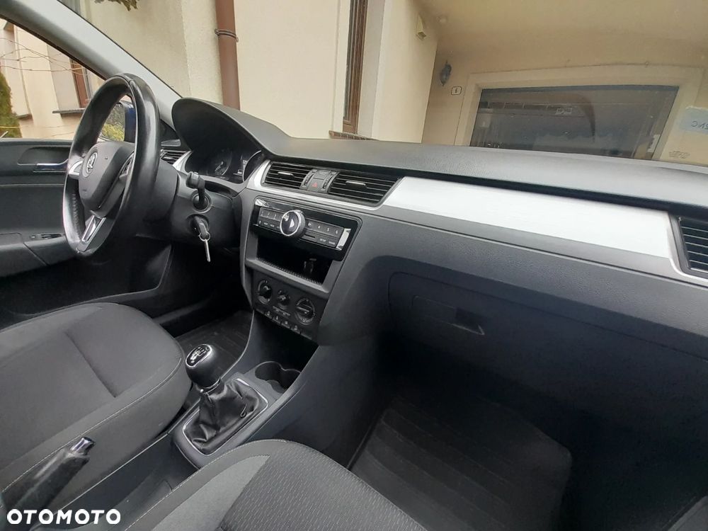 Skoda RAPID 1.2 TSI Ambition - 27