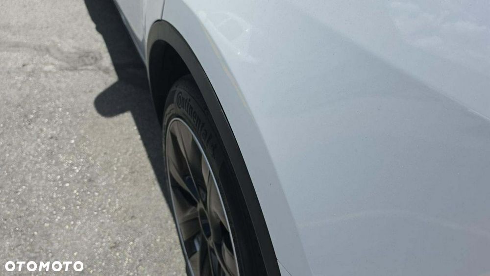 Tesla Model Y Long Range Dual Motor AWD - 14