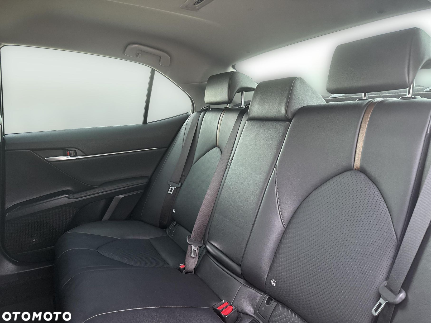Toyota Camry 2.5 Hybrid Executive CVT - 14