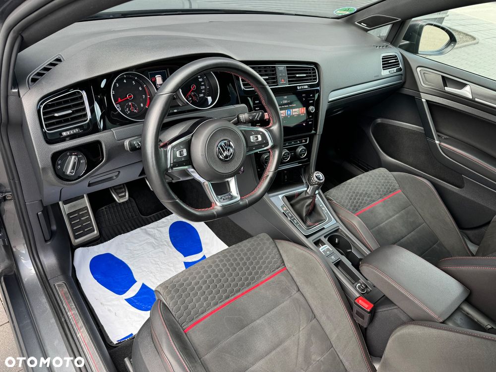 Volkswagen Golf - 6