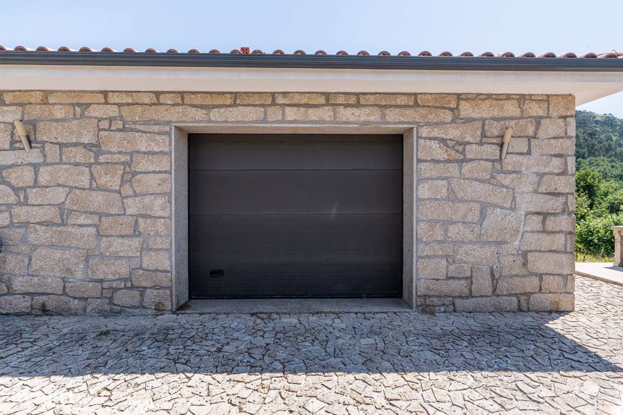 Moradia T4 com Vista Deslumbrante para a Barragem | Gerês - Grande imagem: 4/47