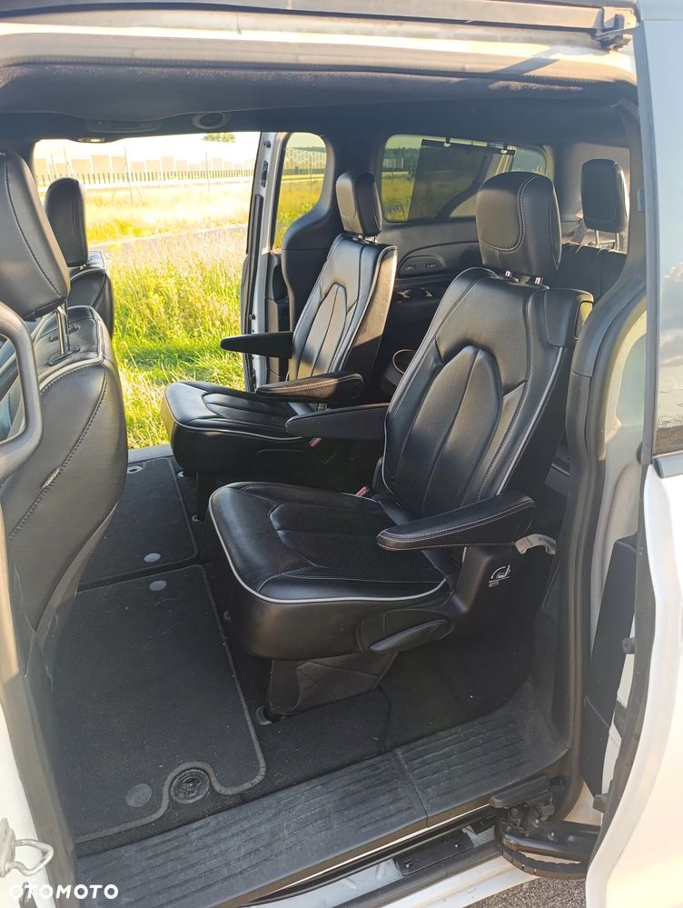 Chrysler Pacifica - 31