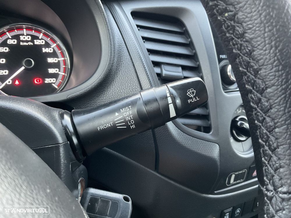 Mitsubishi L200 2.3 DI-D CD Invite Strakar Look 4WD - 36