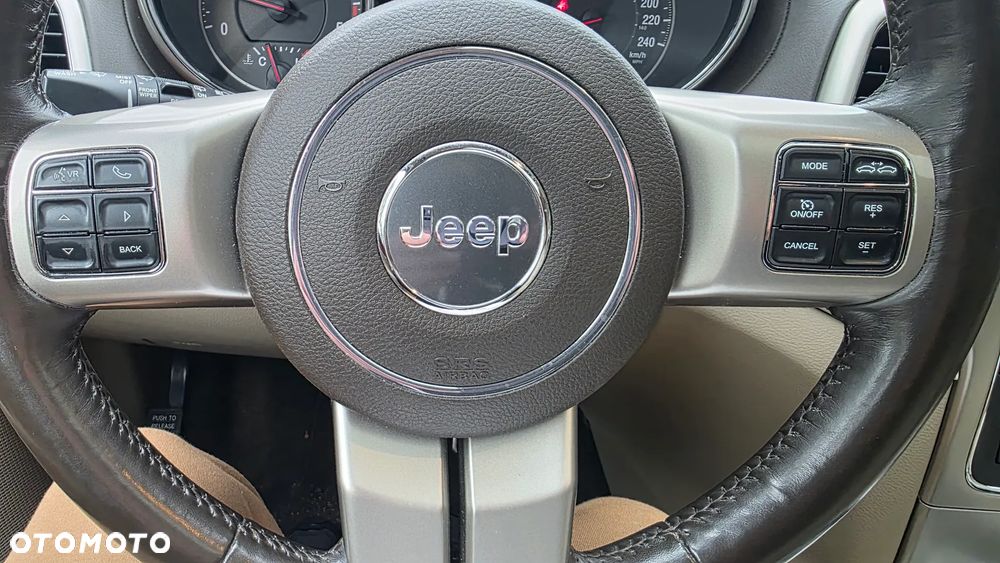 Jeep Grand Cherokee - 12