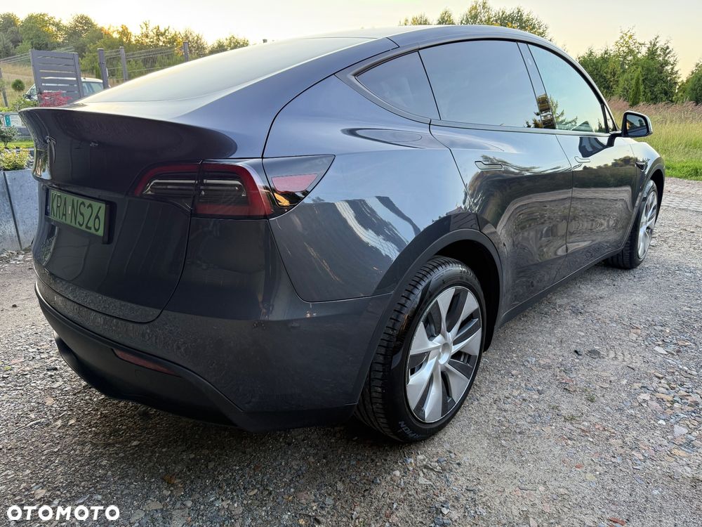 Tesla Model Y Long Range Dual Motor AWD - 11