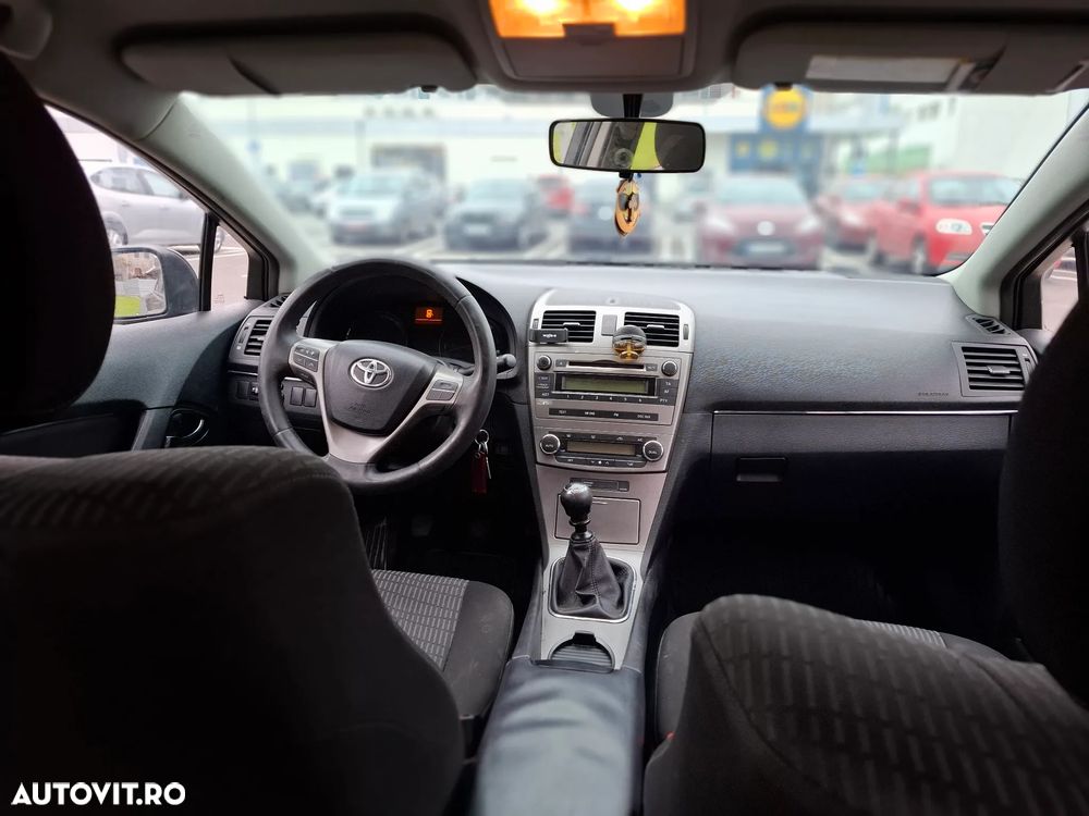 Toyota Avensis 2.0 D-4D Executive - 4