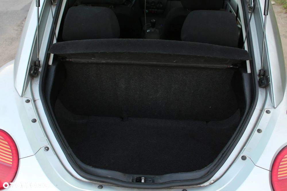 Volkswagen New Beetle - 13
