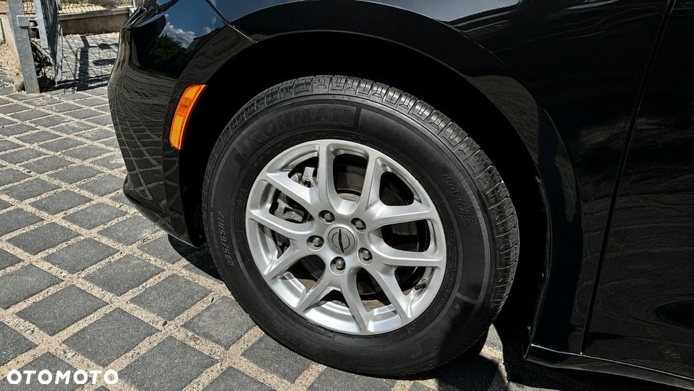 Chrysler Pacifica - 38