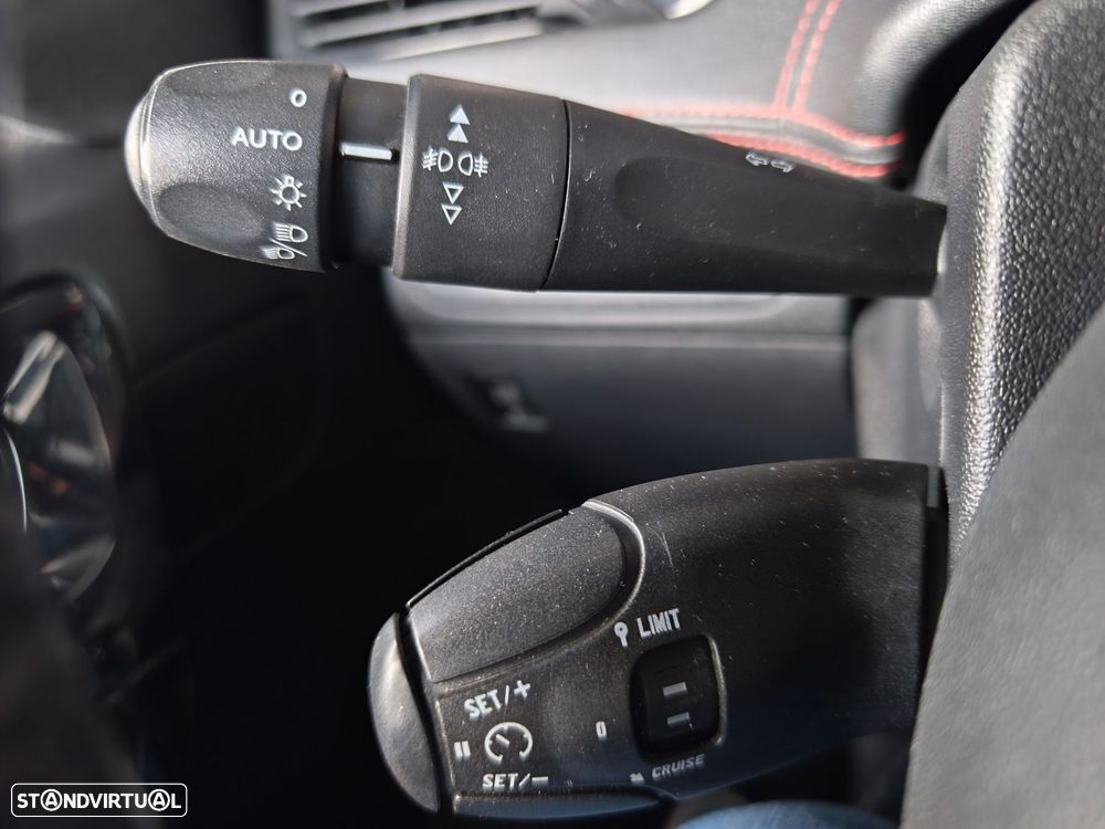 Peugeot 208 1.6 THP GTi - 12