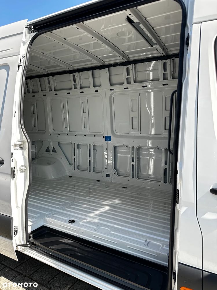Mercedes-Benz Sprinter - 30